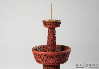 图片[2]-Carved red lacquer candlestick with decor of lotus scrolls and the Eight Treasures, Qing dynasty, Qianlong reign (1736-1795)-China Archive